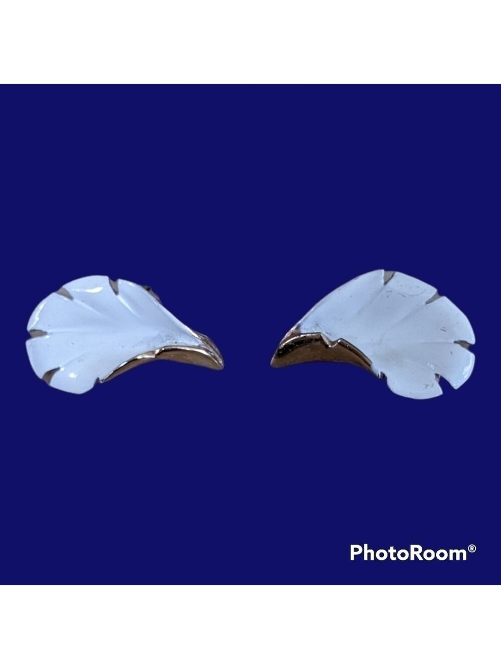 Pastelli vintage cream leaf clip back earrings